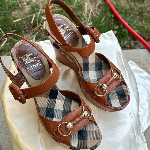 Burberry wedges 37.5 - Picture 2 of 7